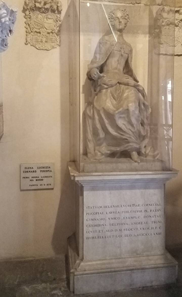 Elena Lucrezia Cornaro Piscopia, prva žena koja je završila medicinski fakultet u svijetu - statua na Medicinskom fakultetu u Padovi Elena Lucrezia Cornaro Piscopia, prva žena koja je završila medicinski fakultet u svijetu - statua na Medicinskom fakultetu u Padovi